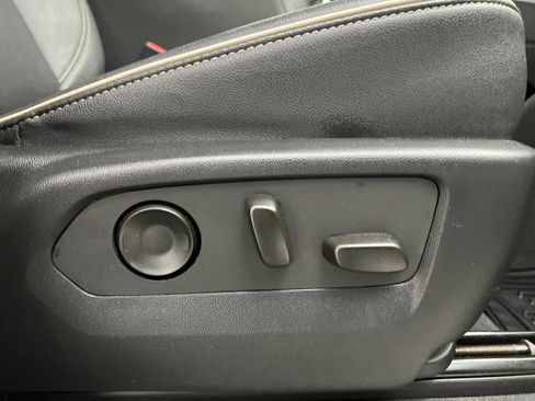 Used 2023 GMC Yukon SLT image 38