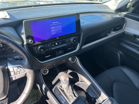 Used 2024 Toyota Grand Highlander Platinum image 31