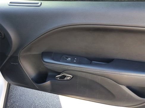 Used 2016 Dodge Challenger SRT Hellcat image 9