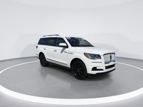 Used 2023 Lincoln Navigator Reserve AWD/4WD image 1