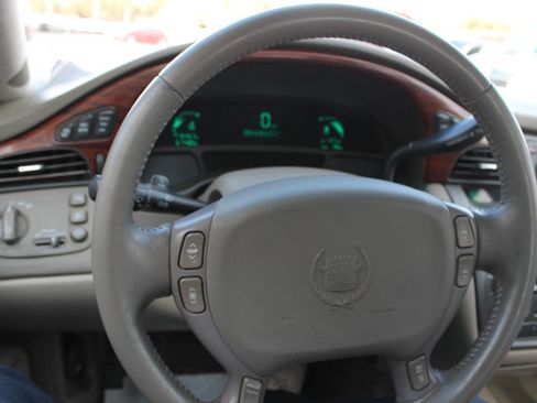 Used 2000 Cadillac De Ville w/ Comfort/Convenience Pkg image 42