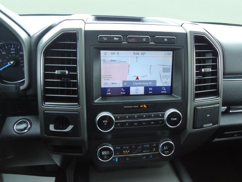 Used 2020 Ford Expedition XLT w/ Equipment Group 202A AWD/4WD image 15