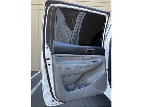 Used 2015 Toyota Tacoma PreRunner image 32