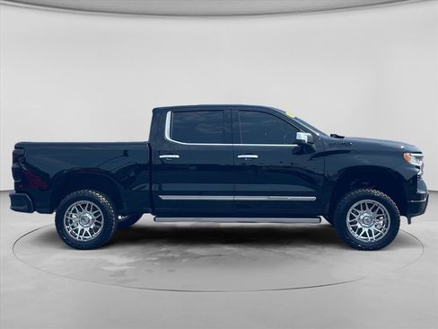 Used 2024 Chevrolet Silverado 1500 High Country w/ High Country Premium Package AWD/4WD image 9