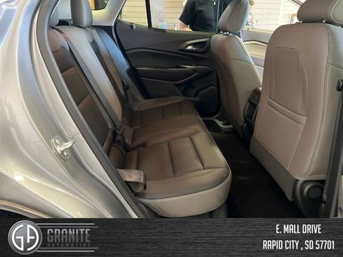 Used 2025 Chevrolet Trax ACTIV w/ Sunroof Package image 34