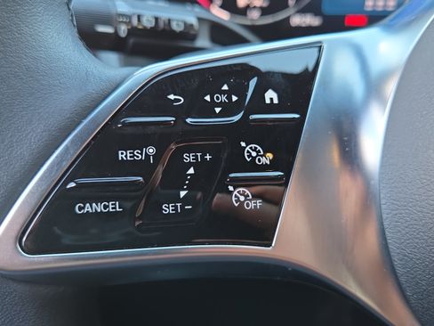 Used 2025 Mercedes-Benz GLC 300 image 22