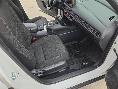 Used 2025 Honda HR-V Sport image 25