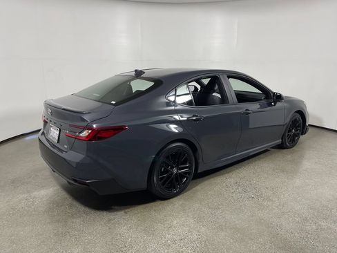 Used 2025 Toyota Camry SE FWD image 3