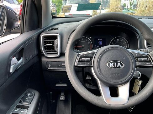 Used 2022 Kia Sportage LX FWD image 11