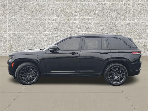 Used 2023 Jeep Grand Cherokee Summit AWD/4WD image 4