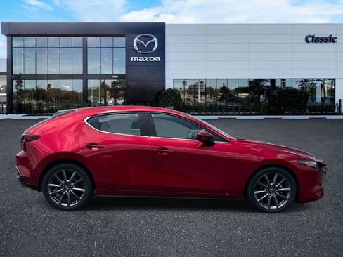 Used 2020 MAZDA MAZDA3 Hatchback FWD image 2