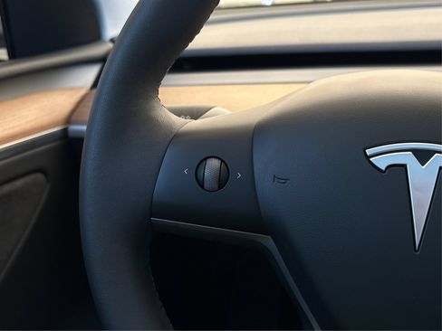 Used 2025 Tesla Model Y Performance AWD/4WD image 26