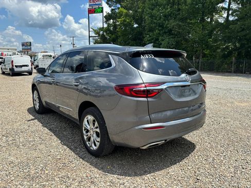 Used 2020 Buick Enclave Avenir w/ Avenir Technology Package FWD image 3