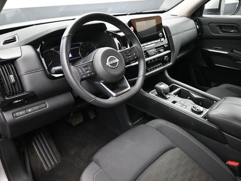 Used 2024 Nissan Pathfinder SV AWD/4WD image 12
