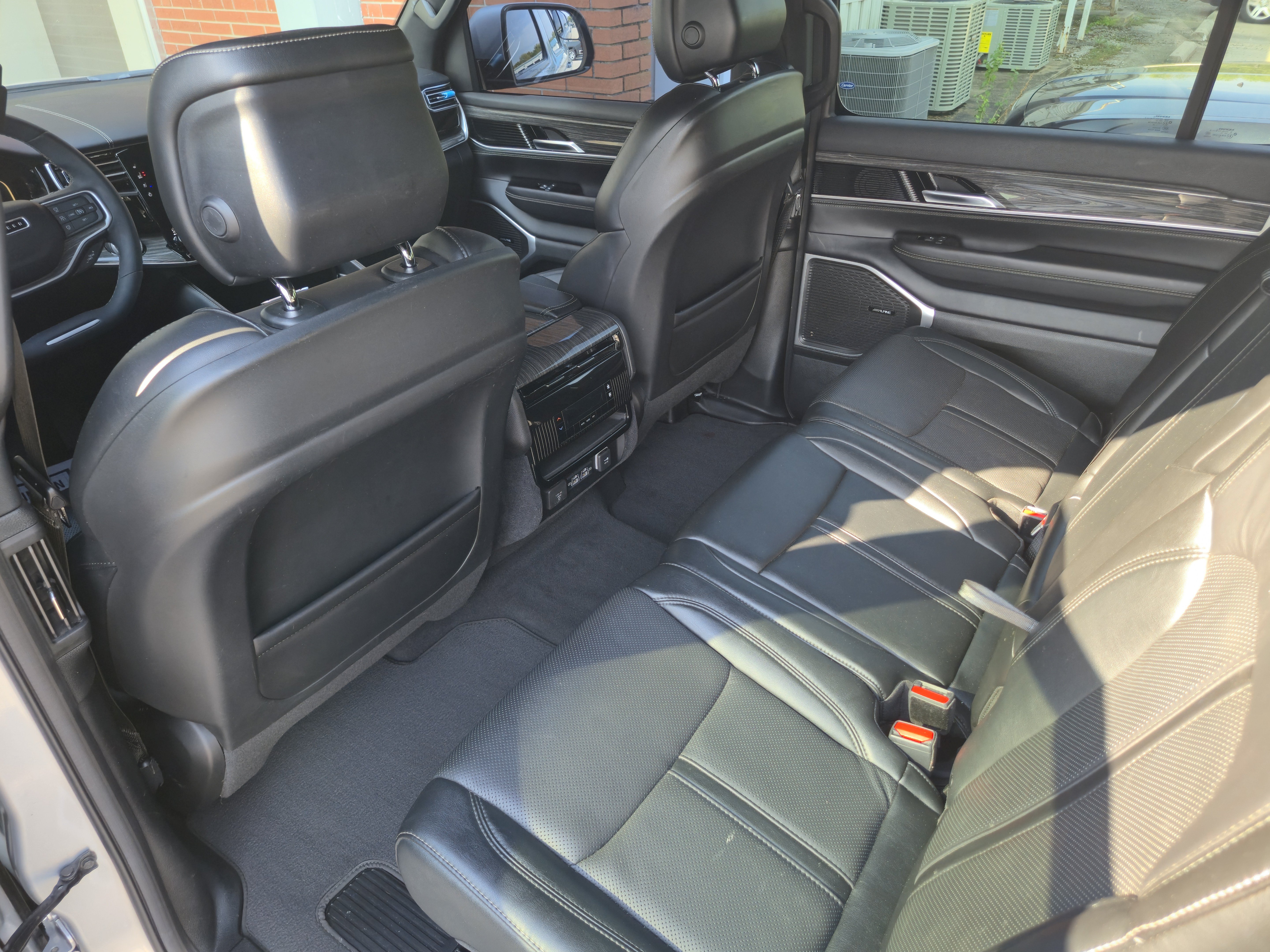 Used 2022 Jeep Wagoneer Series II AWD/4WD image 24