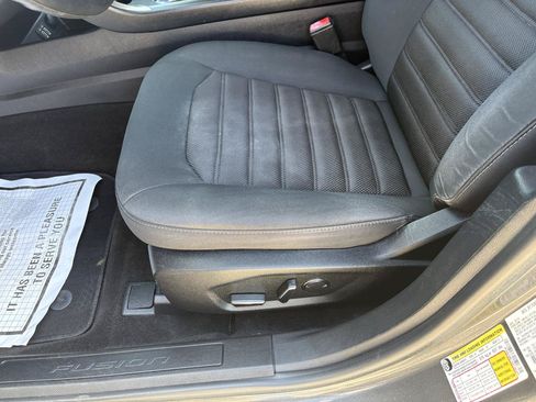 Used 2019 Ford Fusion SE FWD image 19