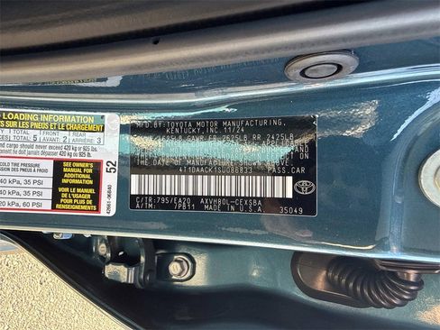 Used 2025 Toyota Camry SE image 32