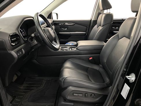 Used 2024 Honda Pilot Touring image 9
