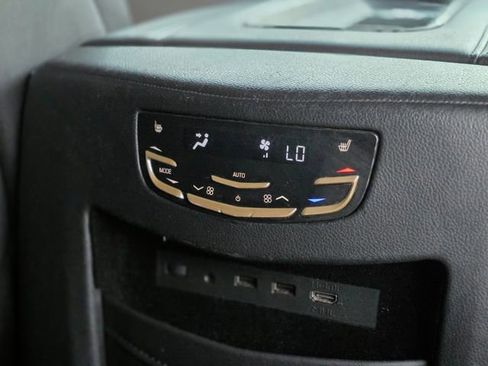 Used 2018 Cadillac Escalade ESV Luxury RWD image 44