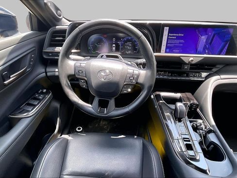 Used 2024 Toyota Crown Platinum AWD/4WD image 6