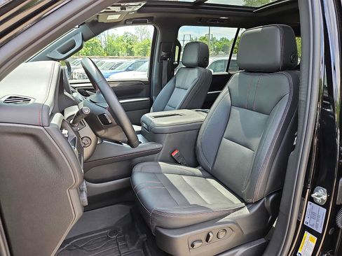 Used 2024 Chevrolet Suburban RST w/ Luxury Package AWD/4WD image 15
