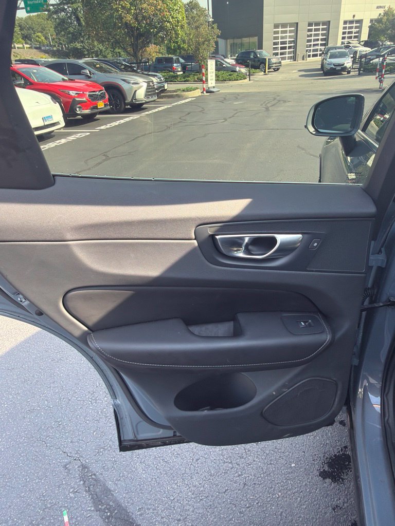 Used 2023 Volvo XC60 B6 Ultimate AWD/4WD image 8