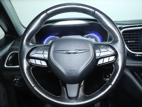 Used 2021 Chrysler Pacifica Touring-L w/ Uconnect Theater Family Group image 21