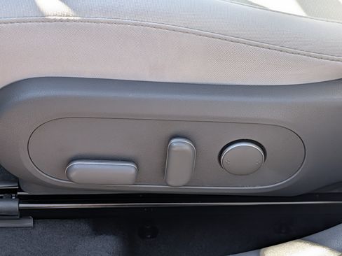 Used 2025 Hyundai Kona SEL AWD/4WD image 32