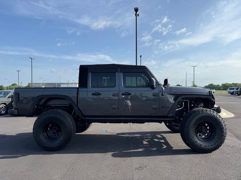 Used 2020 Jeep Gladiator Overland w/ Trailer Tow Package AWD/4WD image 4