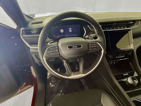 New 2025 Jeep Grand Cherokee Altitude image 11