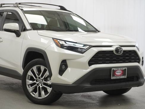 Used 2022 Toyota RAV4 XLE Premium image 3