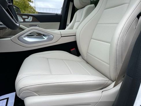 Certified 2025 Mercedes-Benz GLS 450 4MATIC image 32