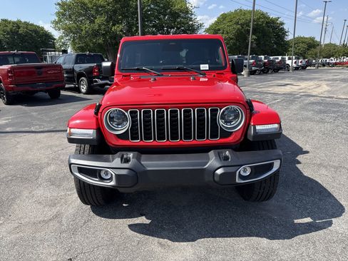 Certified 2025 Jeep Wrangler Unlimited Sahara w/ Safety Group AWD/4WD image 3