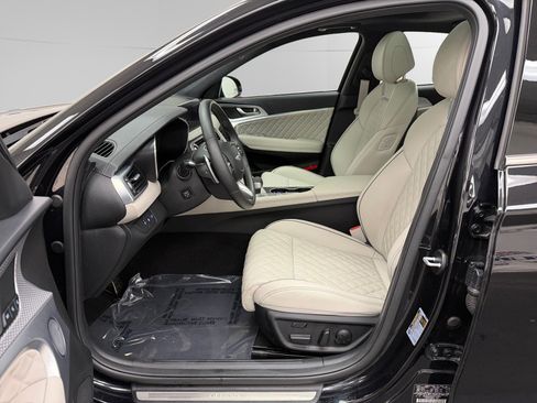 Used 2023 Genesis G70 3.3T w/ Sport Prestige Package image 9