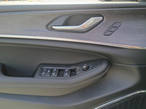 New 2025 Jeep Grand Cherokee Overland w/ Trailer Tow Package AWD/4WD image 12