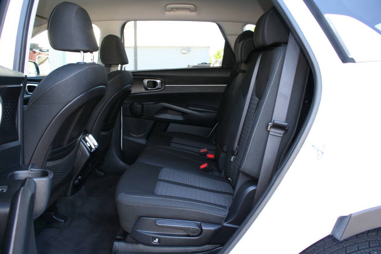 Used 2022 Kia Sorento LX AWD/4WD image 23