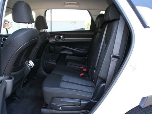 Used 2022 Kia Sorento LX AWD/4WD image 23