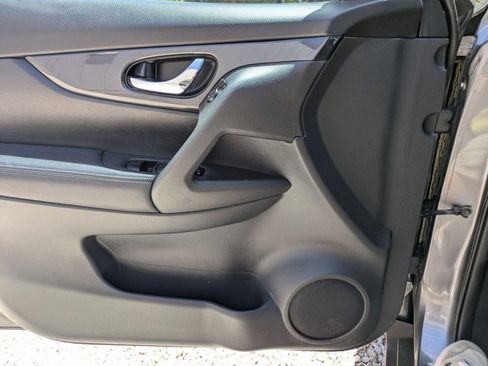 Used 2018 Nissan Rogue S image 10