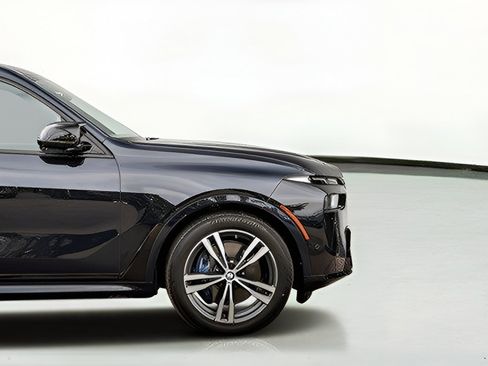 Used 2023 BMW X7 M60i image 12