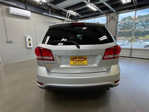 Used 2014 Dodge Journey SXT w/ Flexible Seating Group FWD image 4