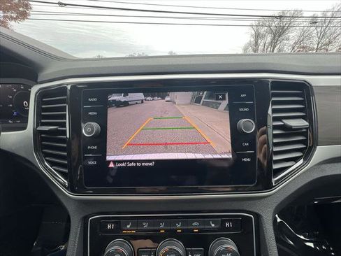 Certified 2022 Volkswagen Atlas SE w/ Black Wheel Package image 17