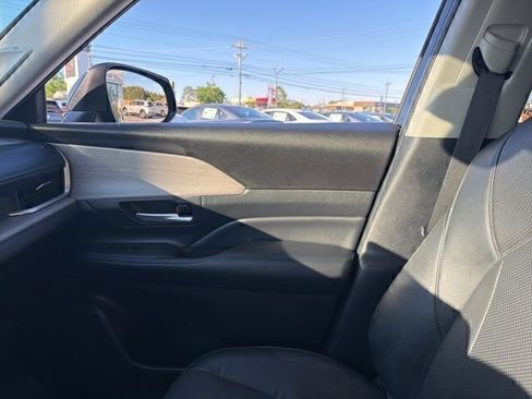 Used 2024 Toyota Grand Highlander AWD image 32