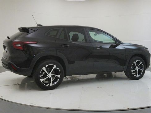 Used 2025 Chevrolet Trax RS image 7