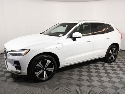 Used 2023 Volvo XC60 T8 Plus image 2