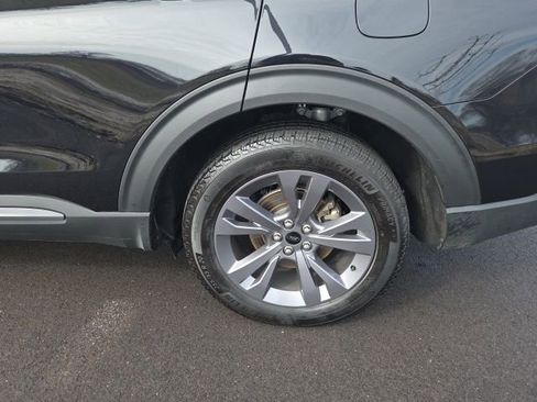 Certified 2023 Ford Explorer XLT w/ Equipment Group 202A image 19