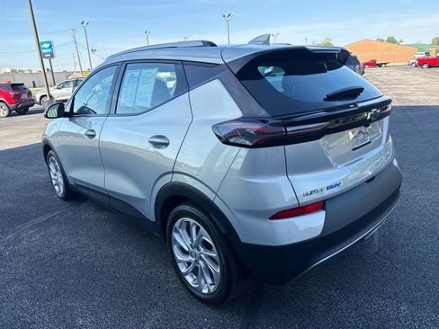 Used 2023 Chevrolet Bolt EUV LT w/ Comfort Package FWD image 5
