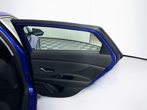 Used 2025 Hyundai Elantra SEL image 31