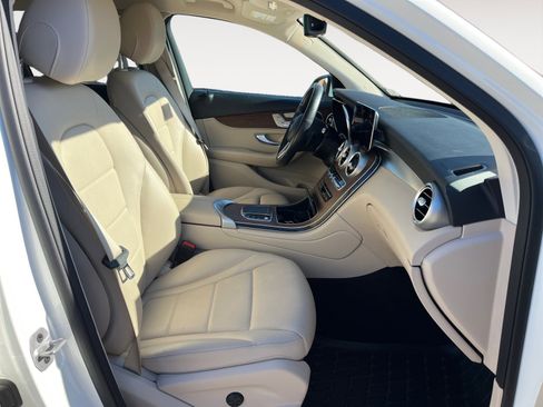 Used 2022 Mercedes-Benz GLC 300 4MATIC image 17