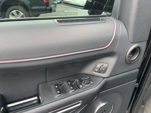 Used 2023 Ford Expedition Limited image 6