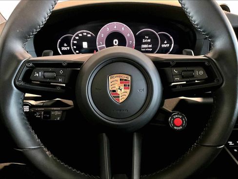 Used 2025 Porsche 911 Carrera image 18